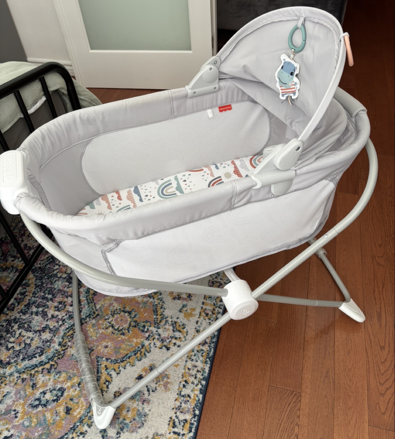 Fisher-Price Soothing Motions Bassinet - Grey