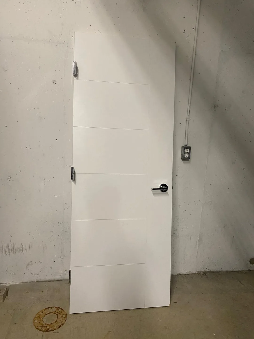 White Interior Door with Hardware image indicator(4)