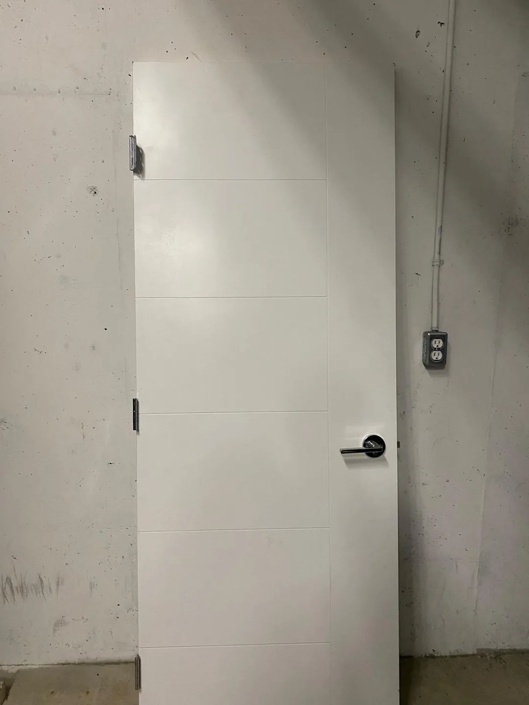 White Interior Door with Hardware thumbnail