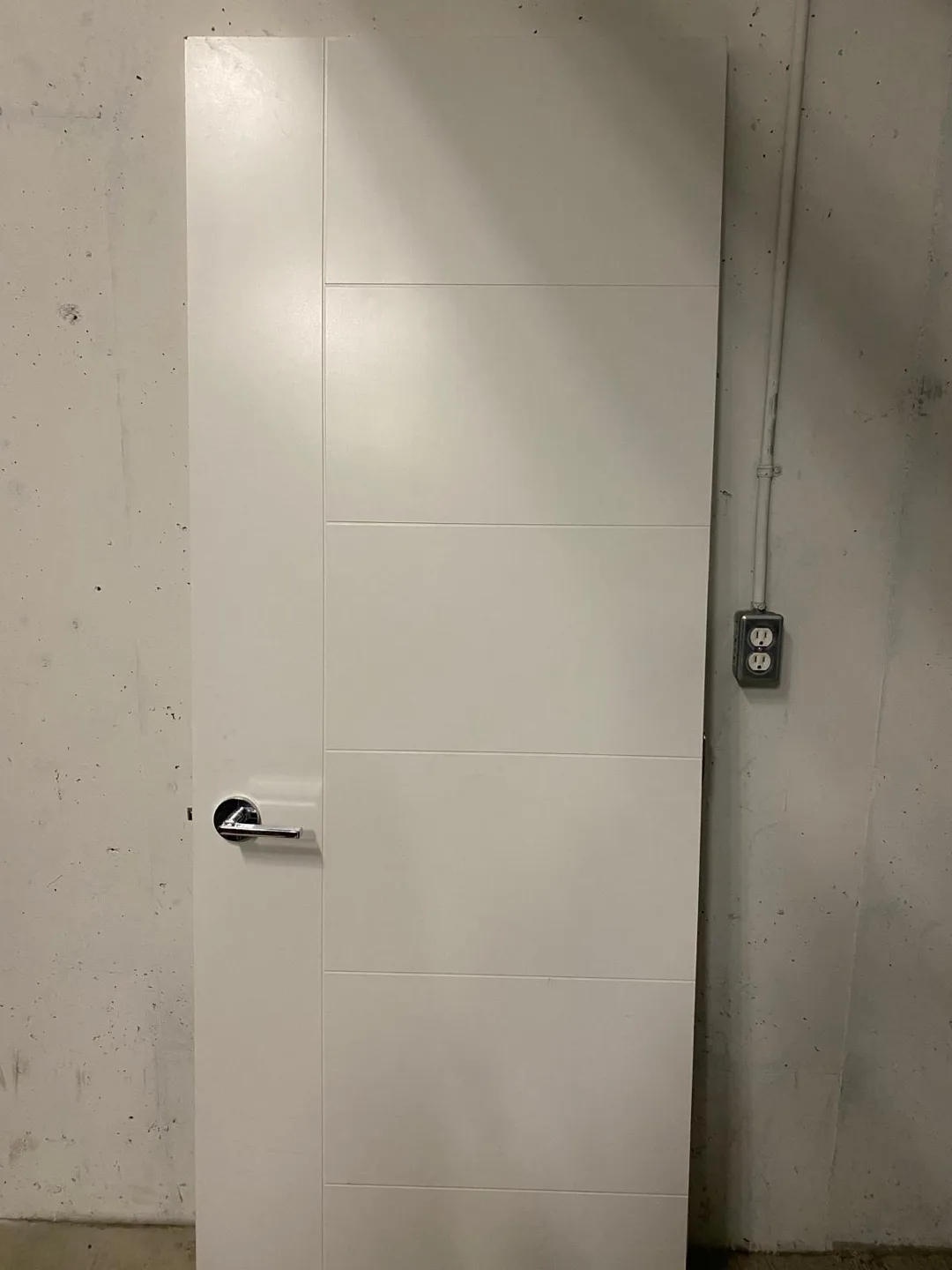 White Interior Door with Hardware image indicator(2)