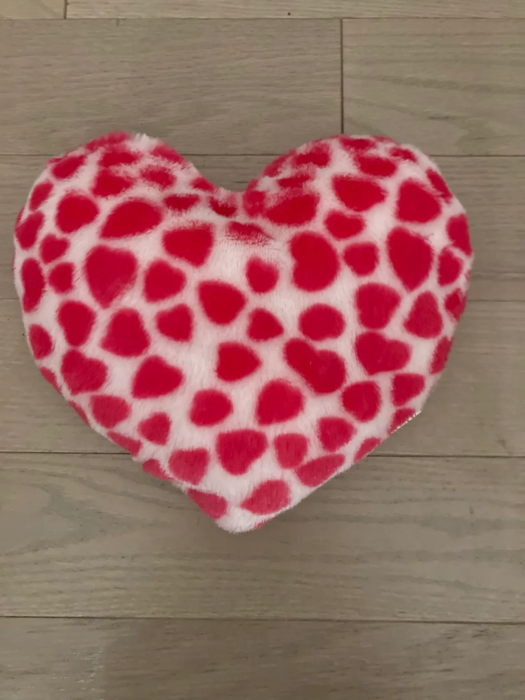 🇨🇦🍁Small Heart Shaped Pillow - Red/White thumbnail