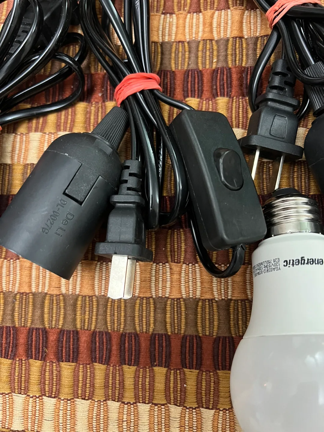 3x Deli DL-0027G Lamp Sockets with Energetic Bulb image indicator(3)