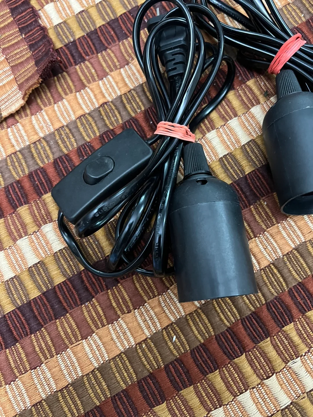 3x Deli DL-0027G Lamp Sockets with Energetic Bulb image indicator(2)