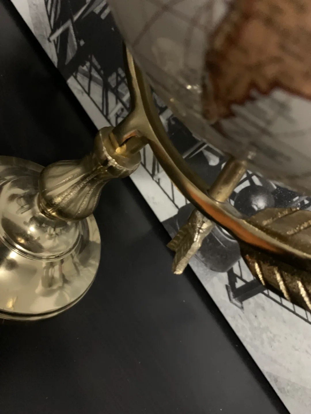 Decorative white and gold Globe - Explore Dream Discover image indicator(6)