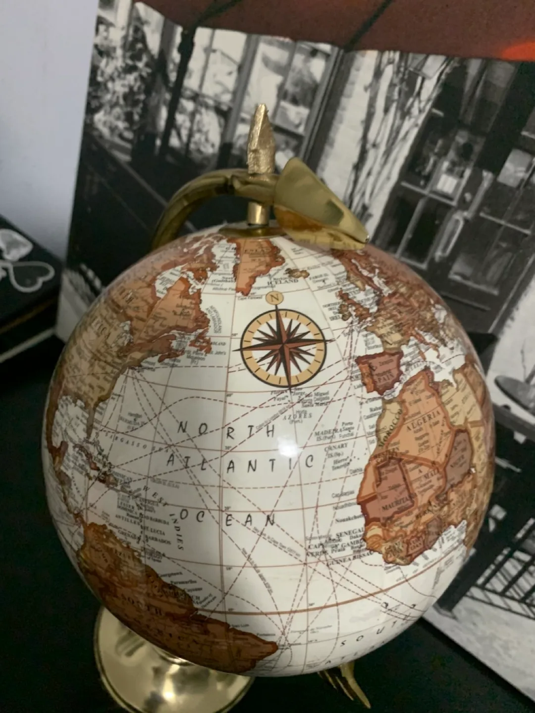Decorative white and gold Globe - Explore Dream Discover image indicator(7)