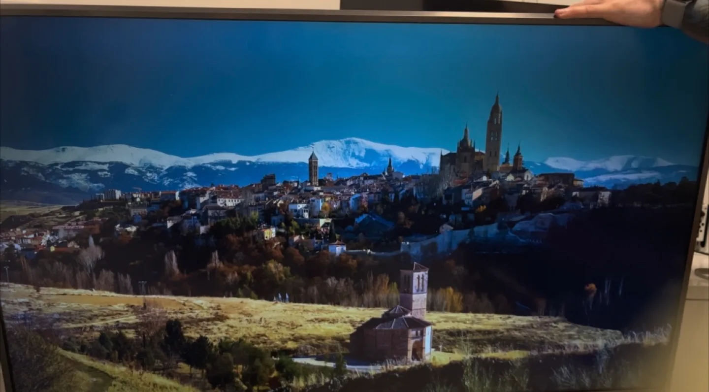 LG 48UV340C 48" LED TV thumbnail