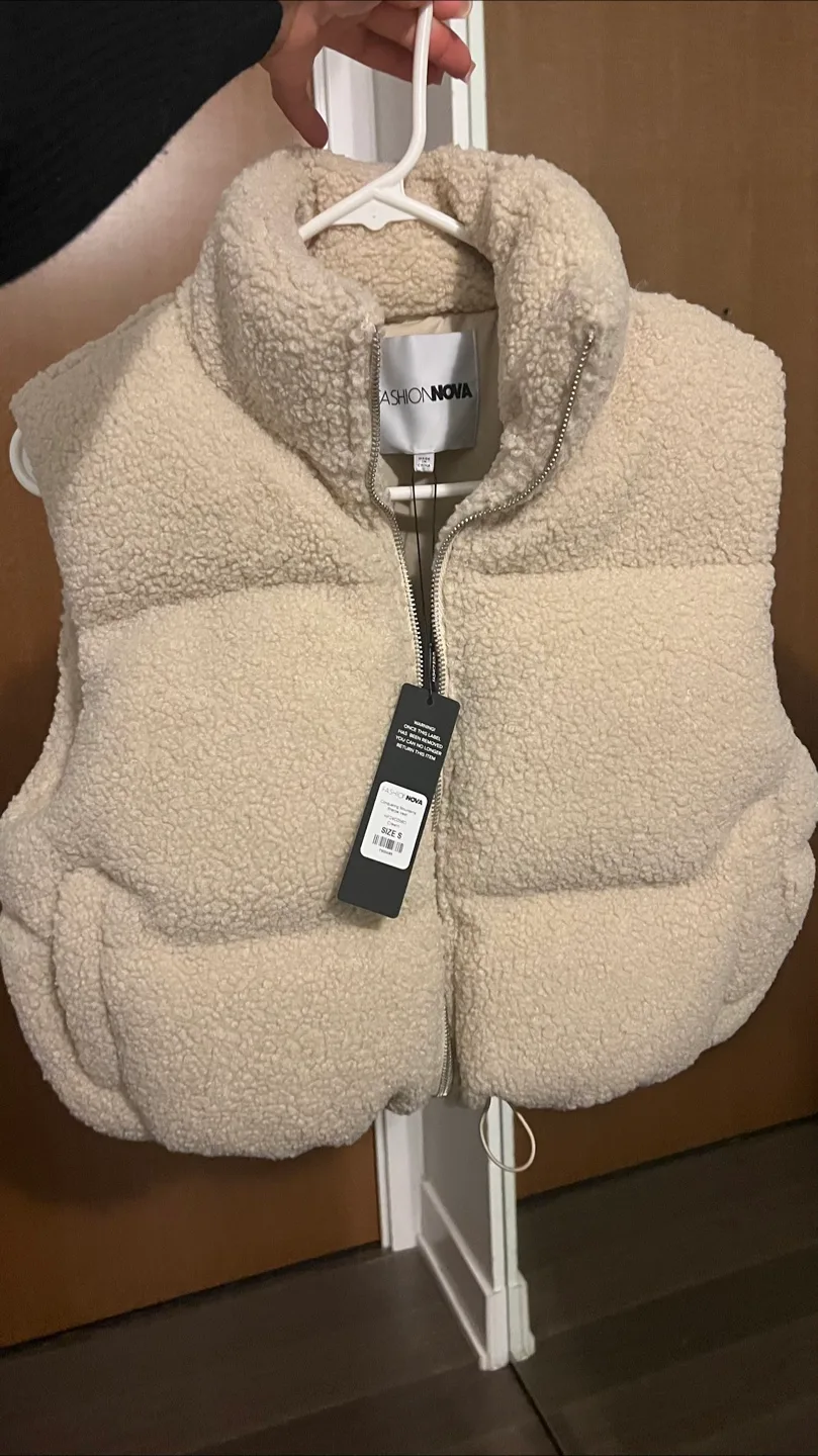 Fashion Nova Ivory Sherpa Puffer Vest - Size S image indicator(2)