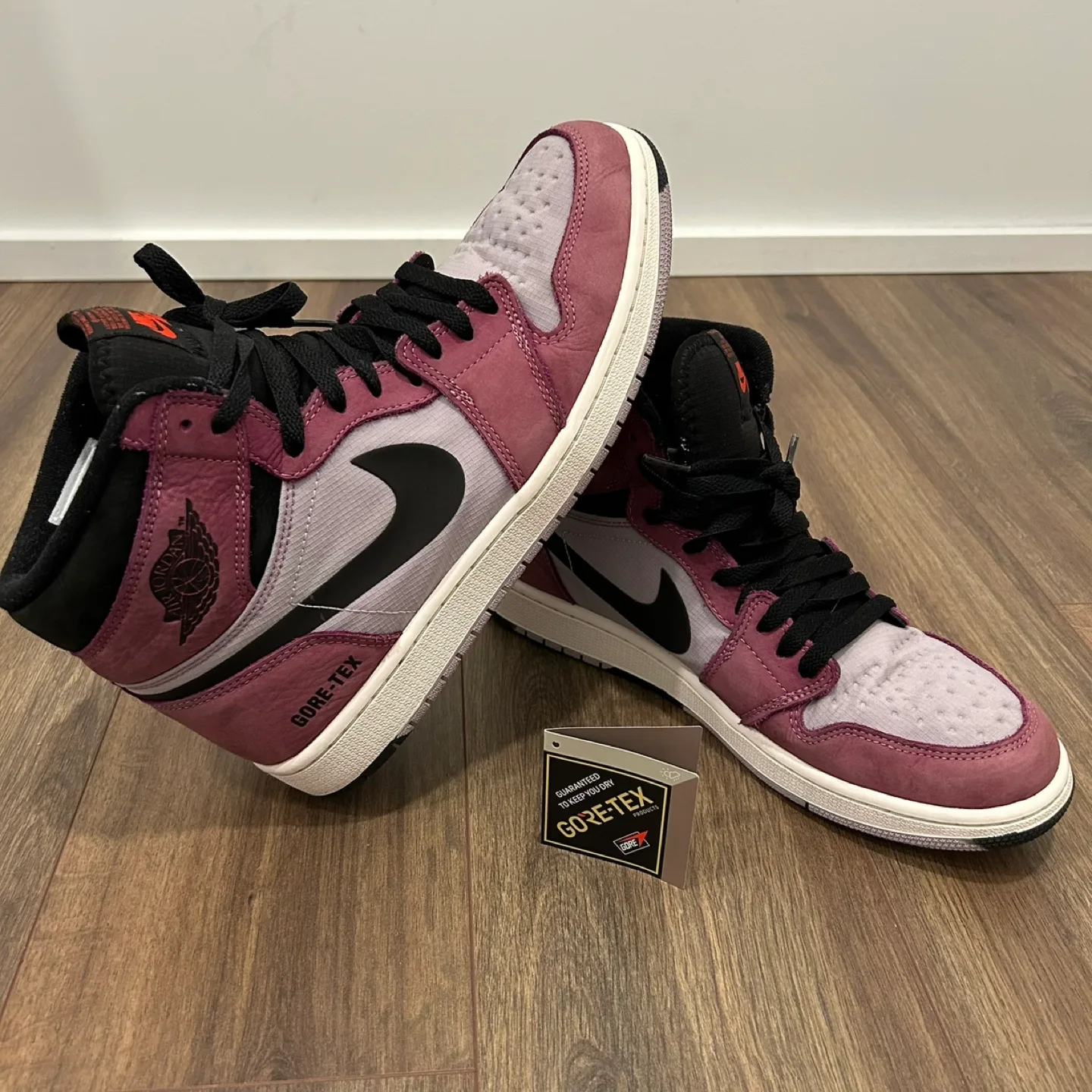 Nike Air Jordan 1 Gore-Tex Bordeaux (US 10.5) image indicator(9)