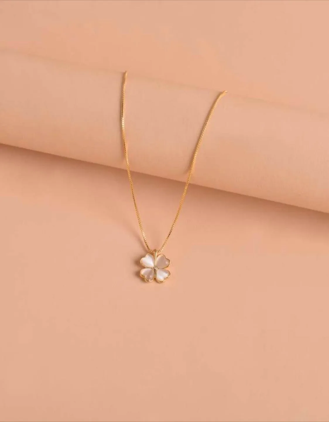 Gold Clover Necklace thumbnail