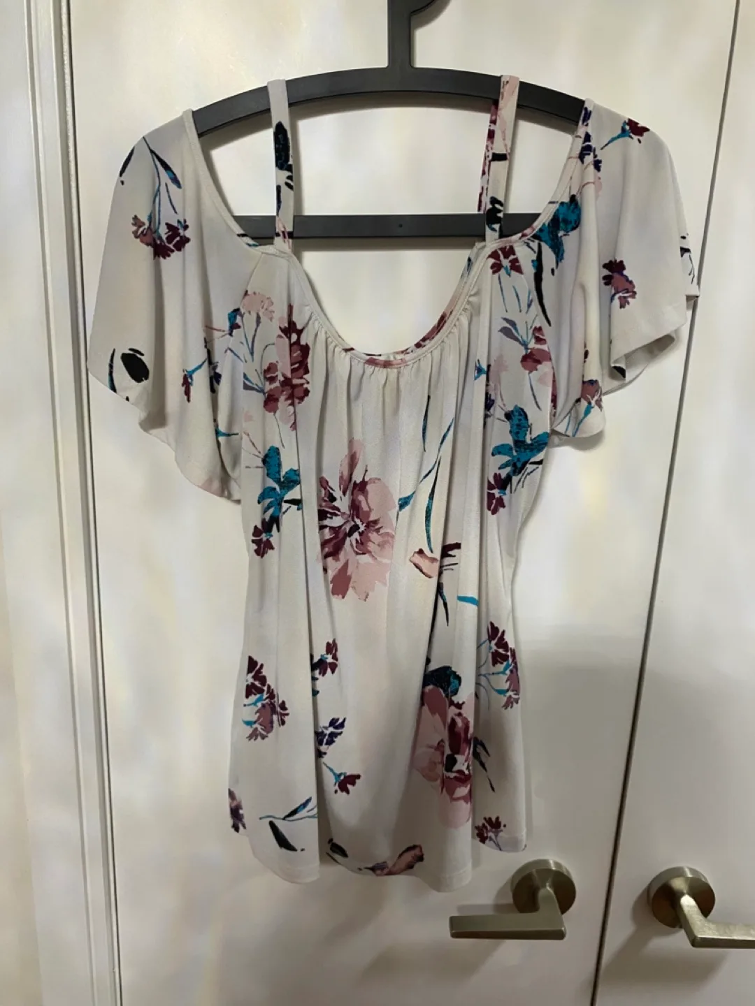 Ricki's Cold Shoulder Top - Size L/G 🇨🇦 thumbnail