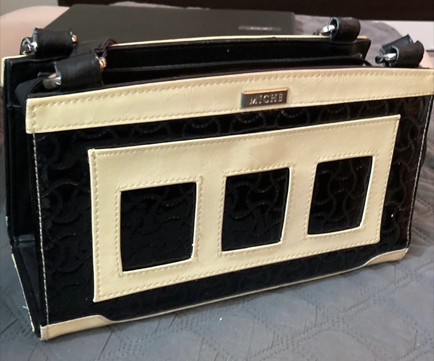 ✨collection of 1 Miche Handbag with 9 Interchangeable Covers image indicator(5)