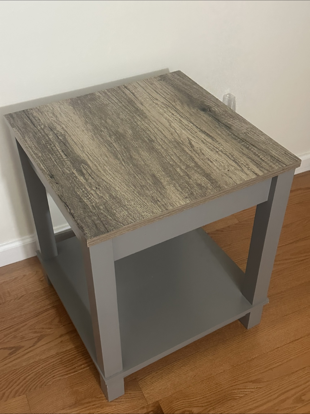 Gray Wood Grain End Table / Coffee Table