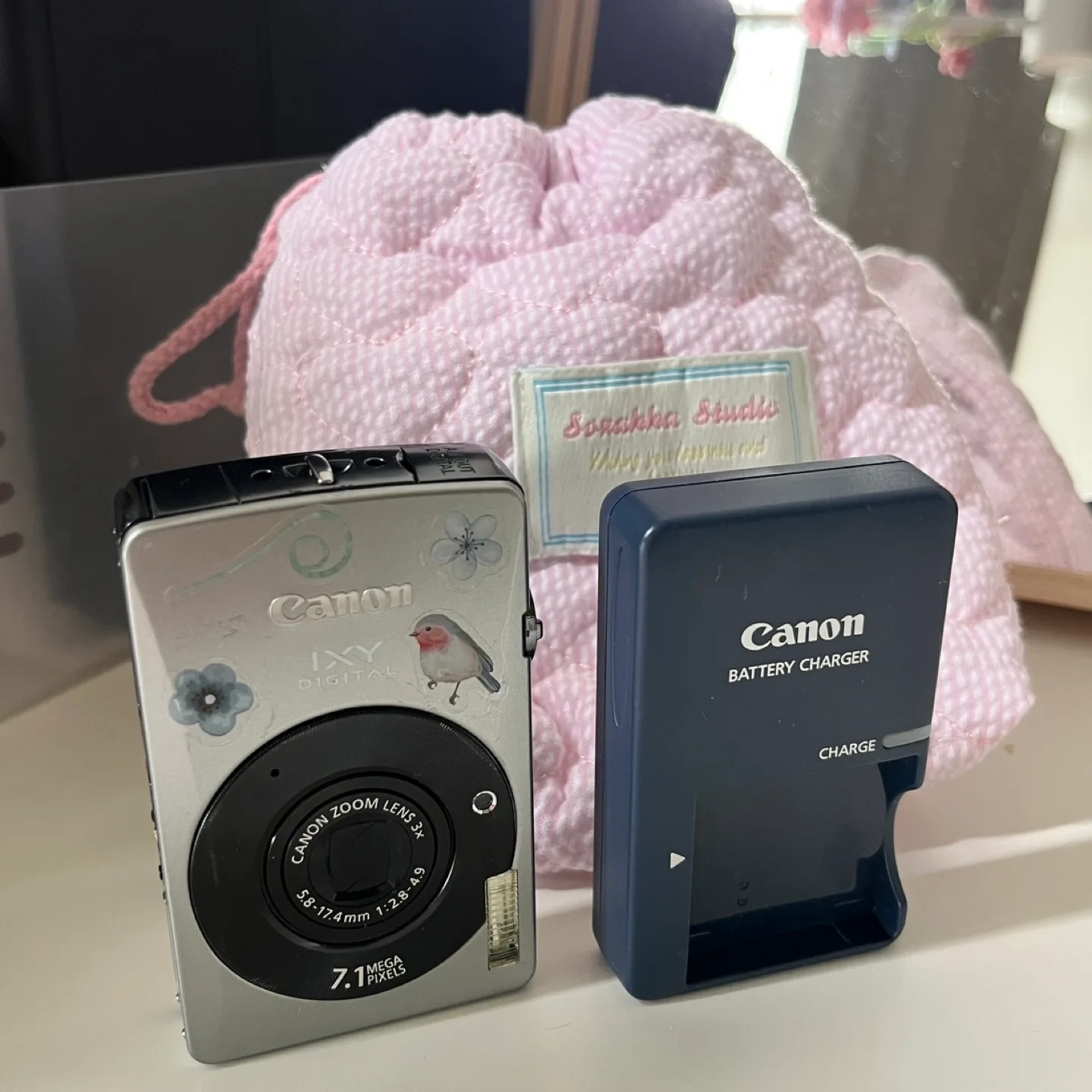 Canon IXY Digital 90 Camera thumbnail
