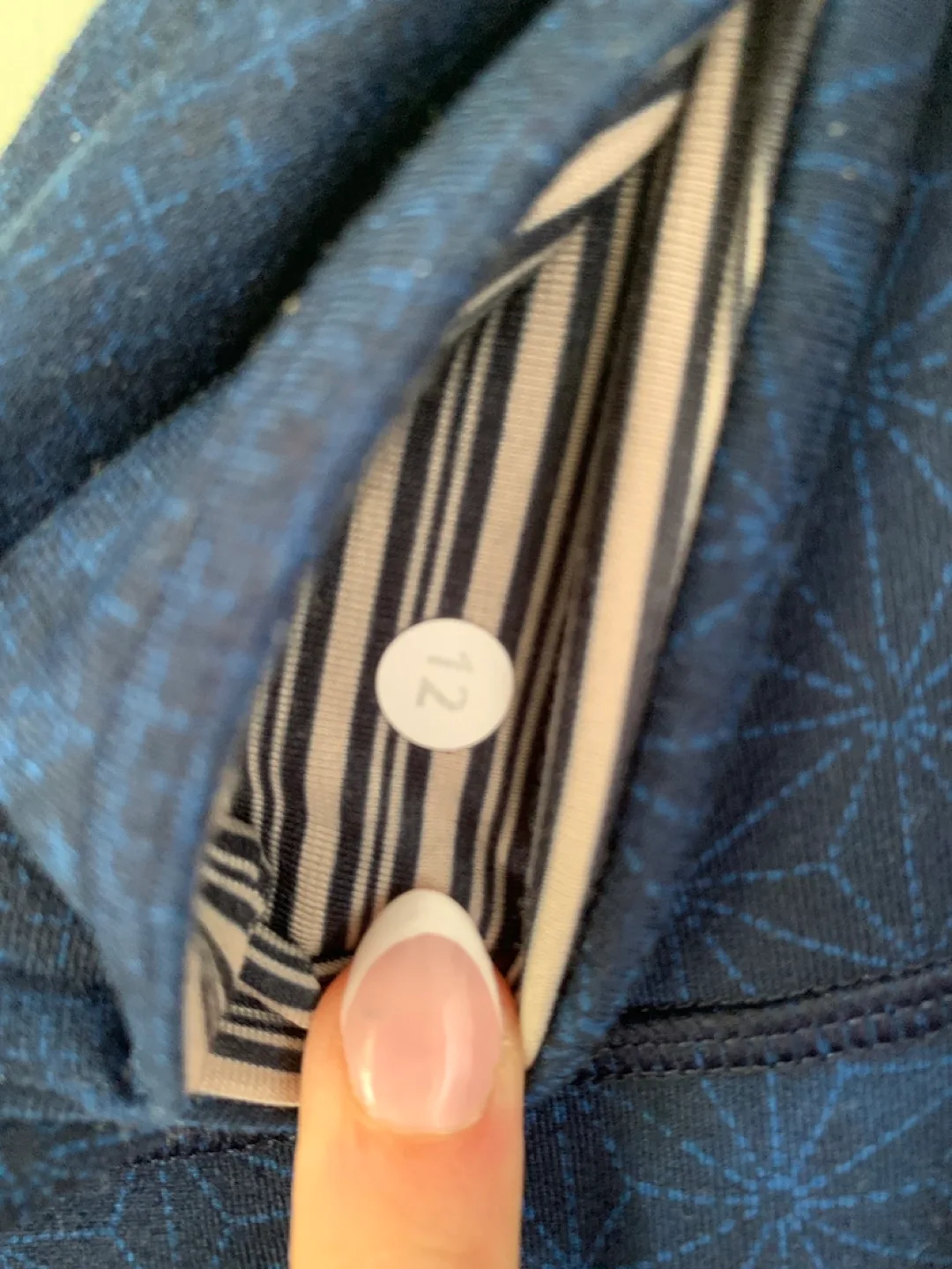 Lululemon Crop Leggings - Size 12 image indicator(2)