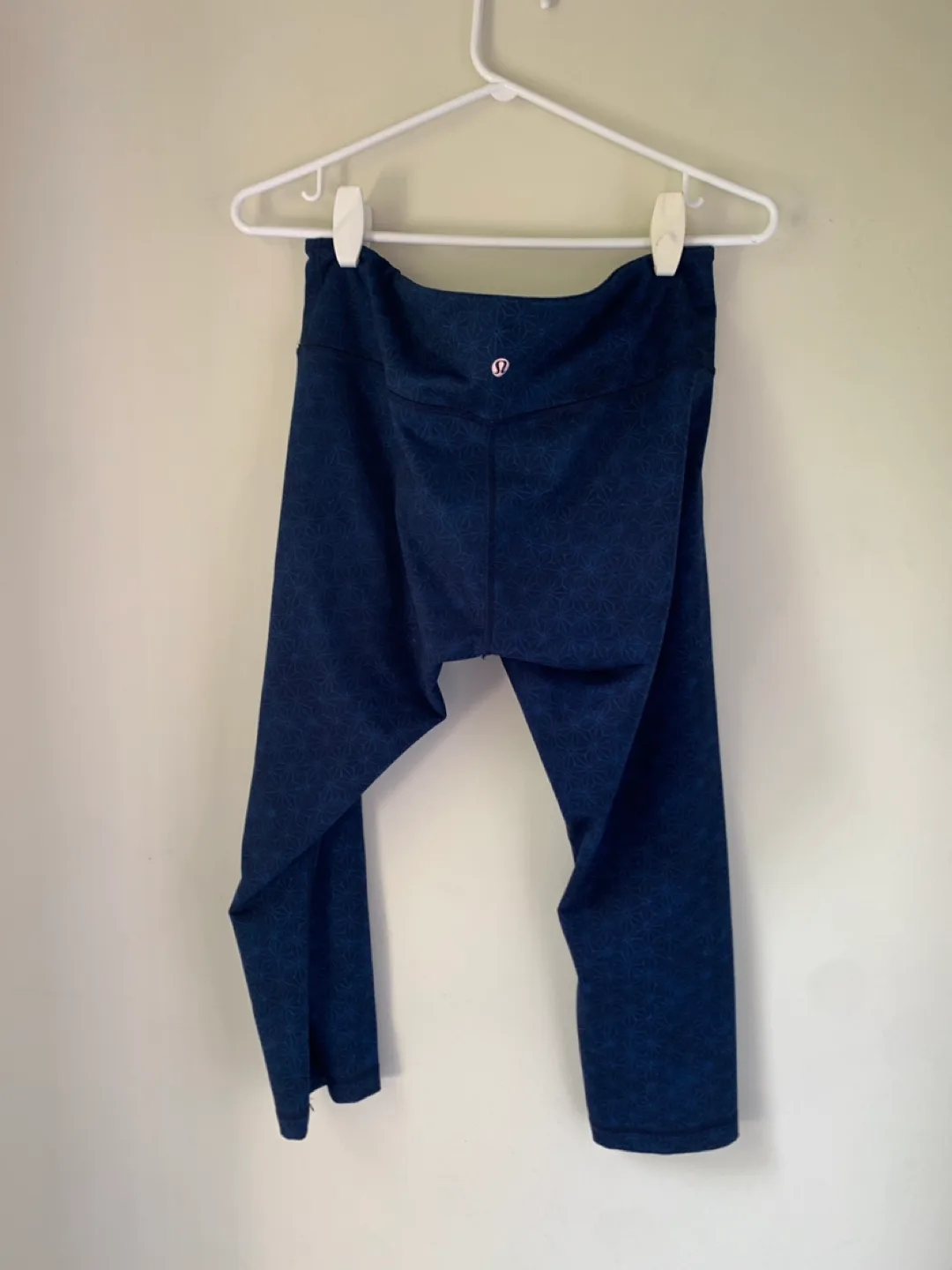 Lululemon Crop Leggings - Size 12 thumbnail