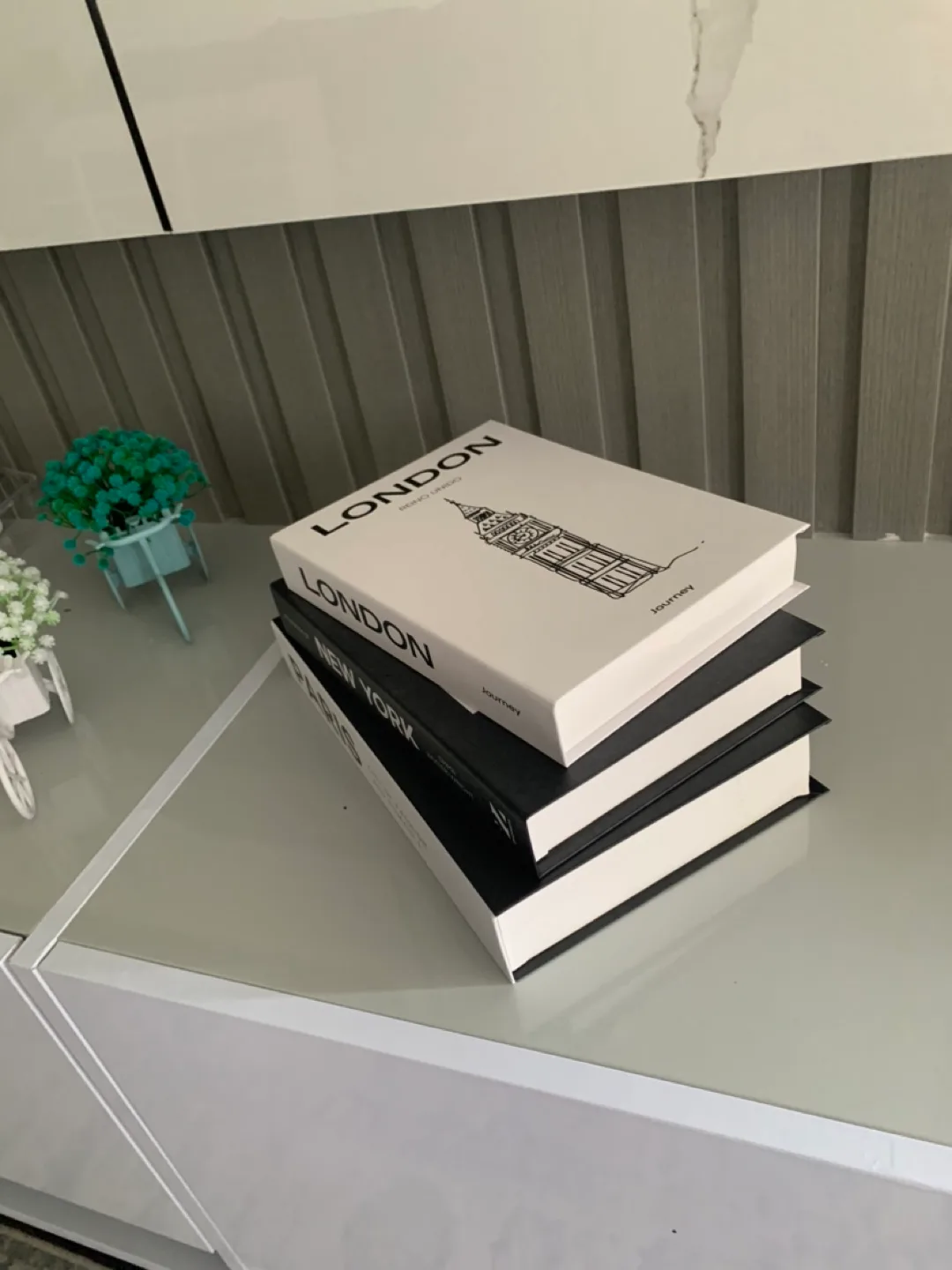 Decorative Books: London, New York, Paris image indicator(5)