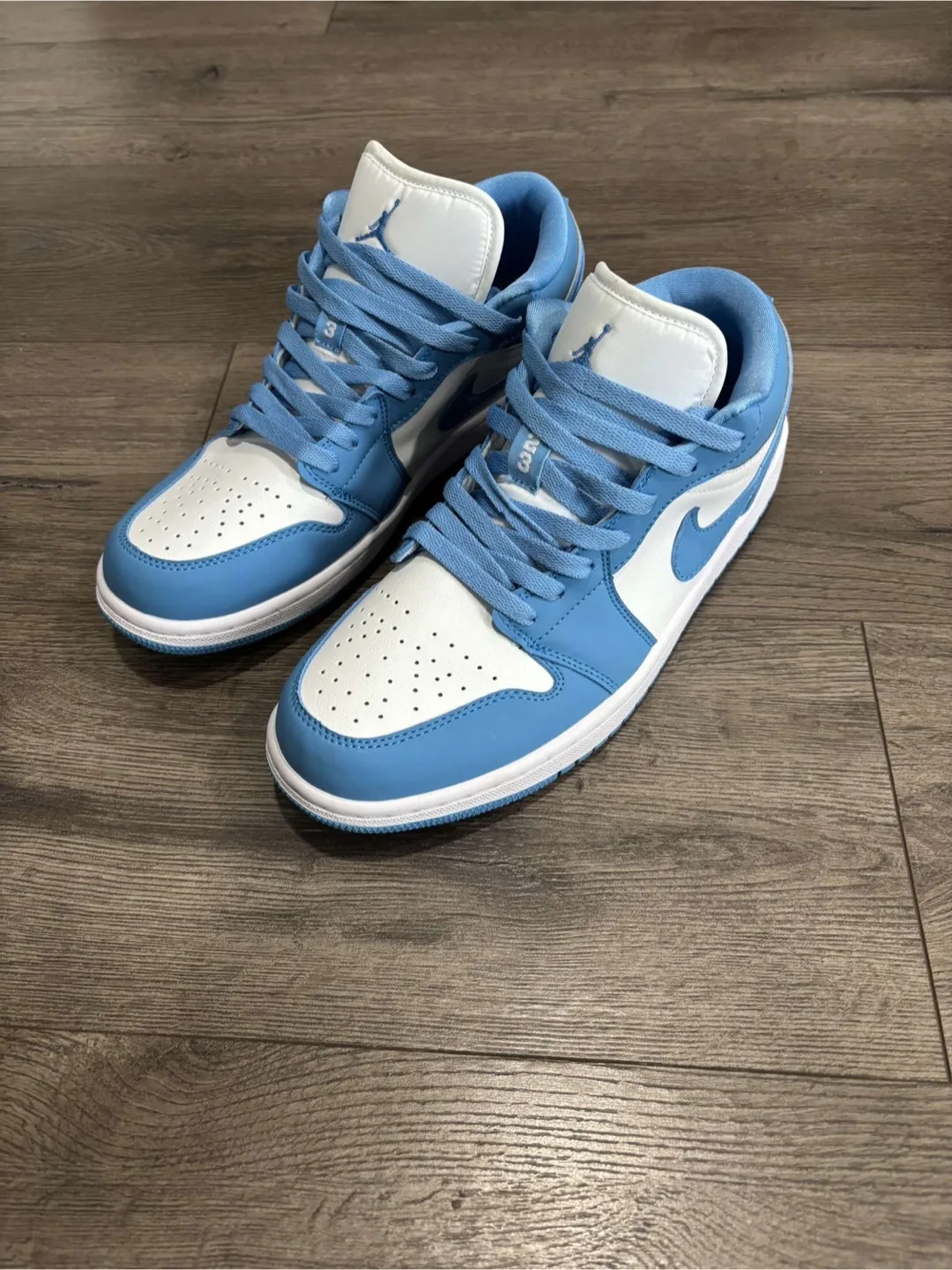 Air Jordan 1 Low UNC Blue thumbnail