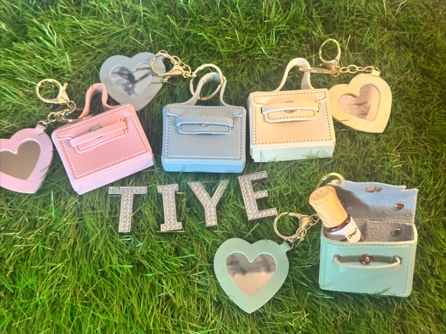 1 Miniature Purse Keychain with 1 essential oil thumbnail