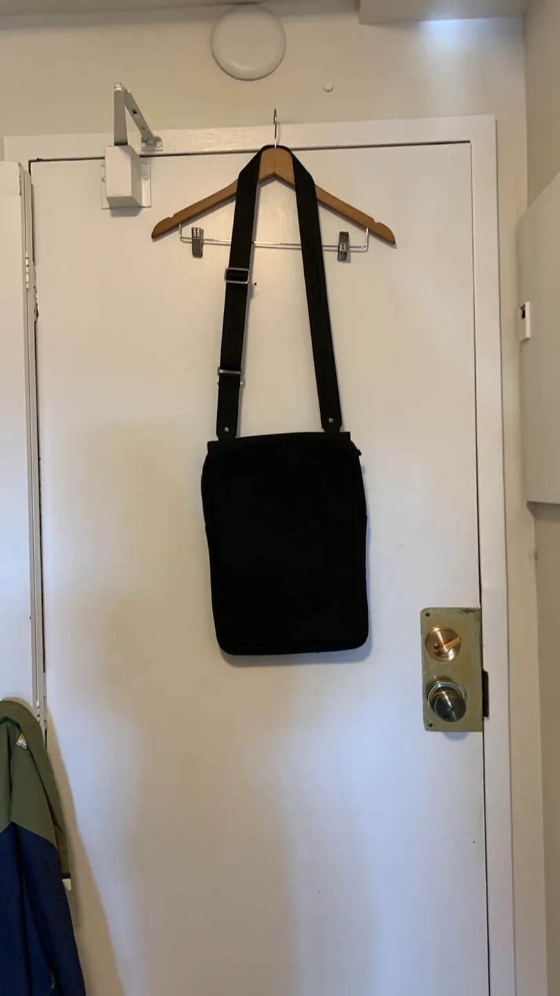 Kingsclere Black Shoulder Bag thumbnail