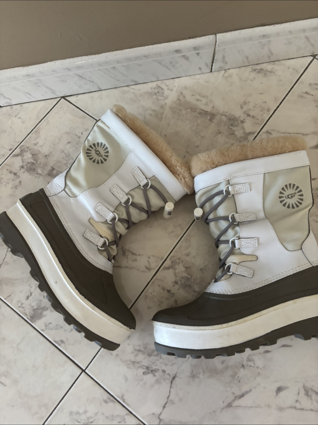 UGG White Winter Boots - photo 4