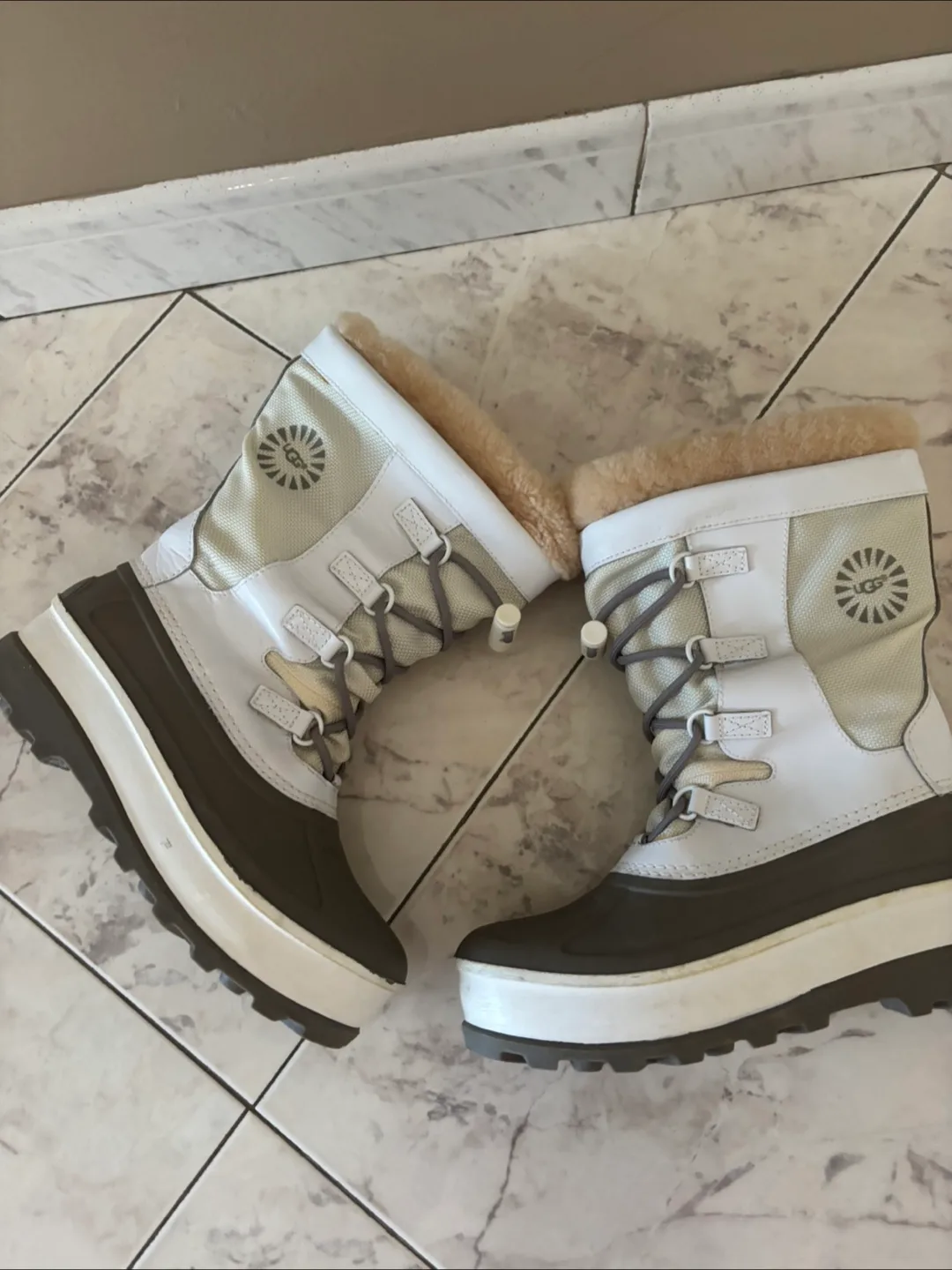 UGG White Winter Boots image indicator(4)