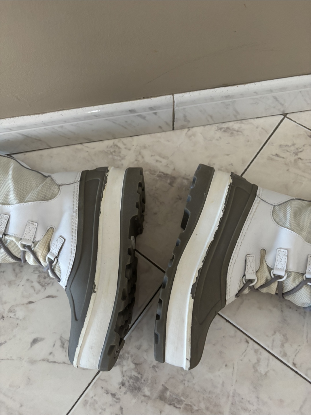 UGG White Winter Boots - photo 5