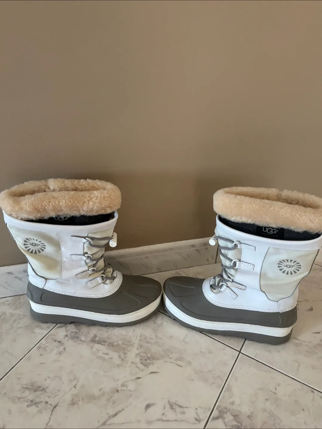 UGG White Winter Boots image indicator(3)