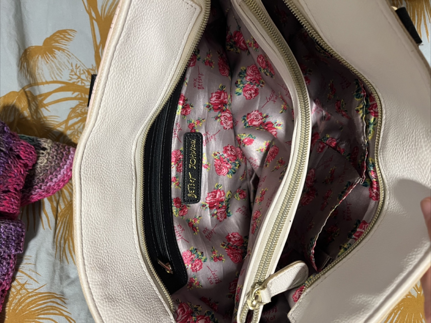 Modalu London Grey Handbag & Betsey Johnson Pink Purse - photo 2