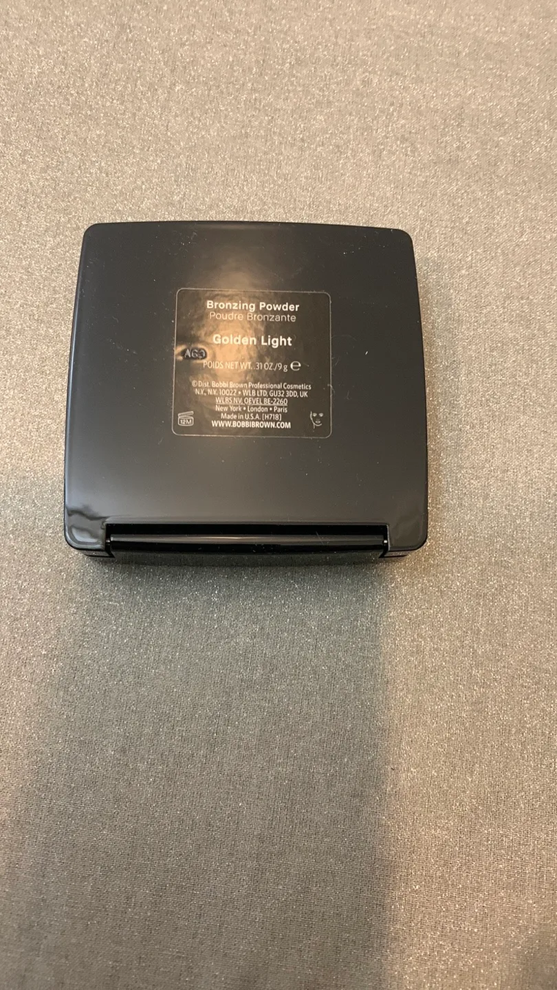 Bobbi Brown Bronzing Powder - Golden Light image indicator(3)