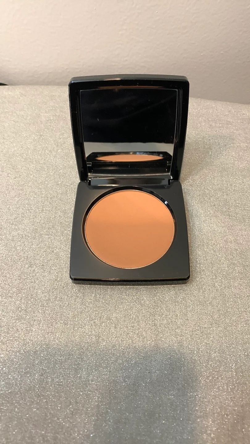Bobbi Brown Bronzing Powder - Golden Light image indicator(4)