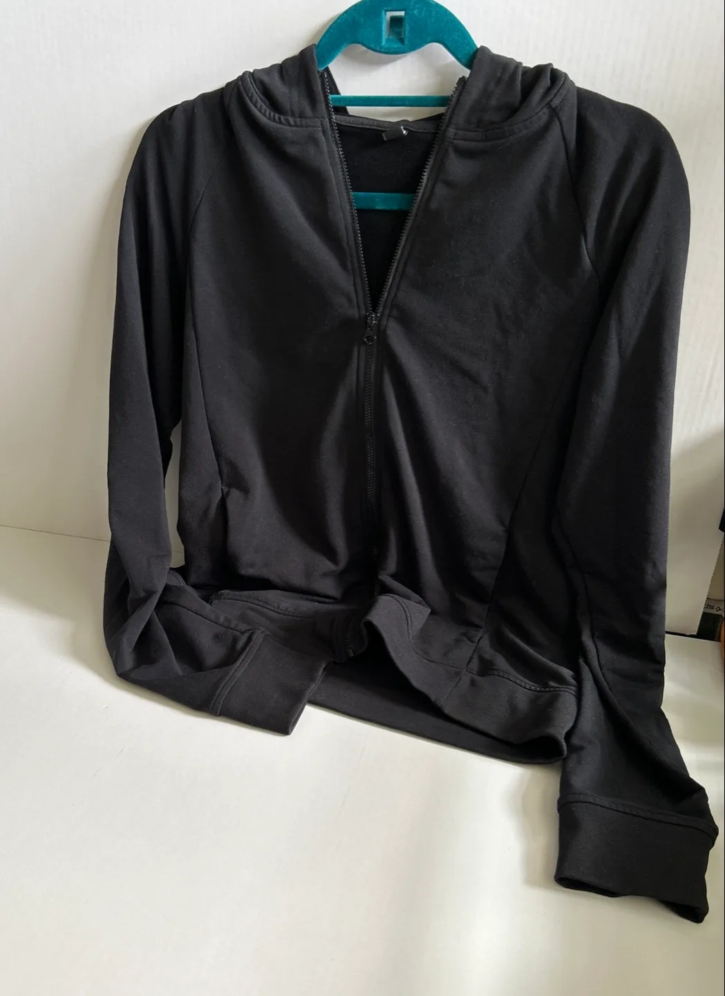 Uniqlo Airism Comfort Unlimited Black Hoodie - Size M thumbnail
