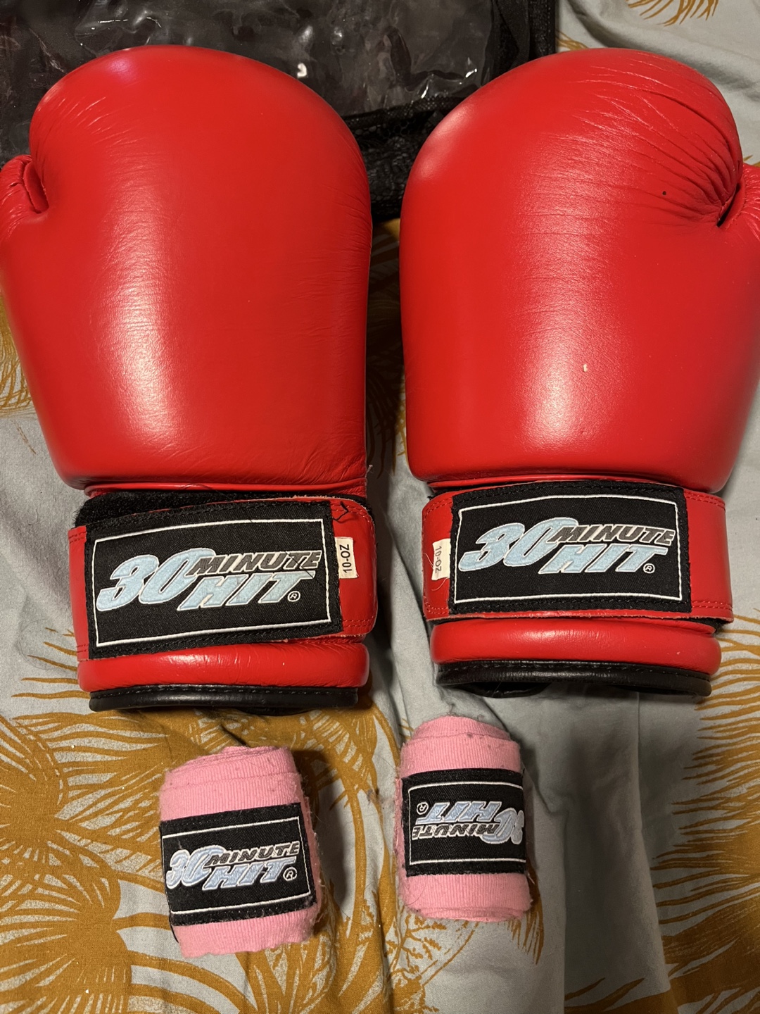 30 Minute Hit Boxing Gloves, Red, 10oz