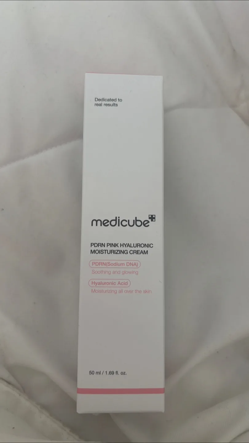 Medicube Salmon PDRN Moisturising Cream thumbnail