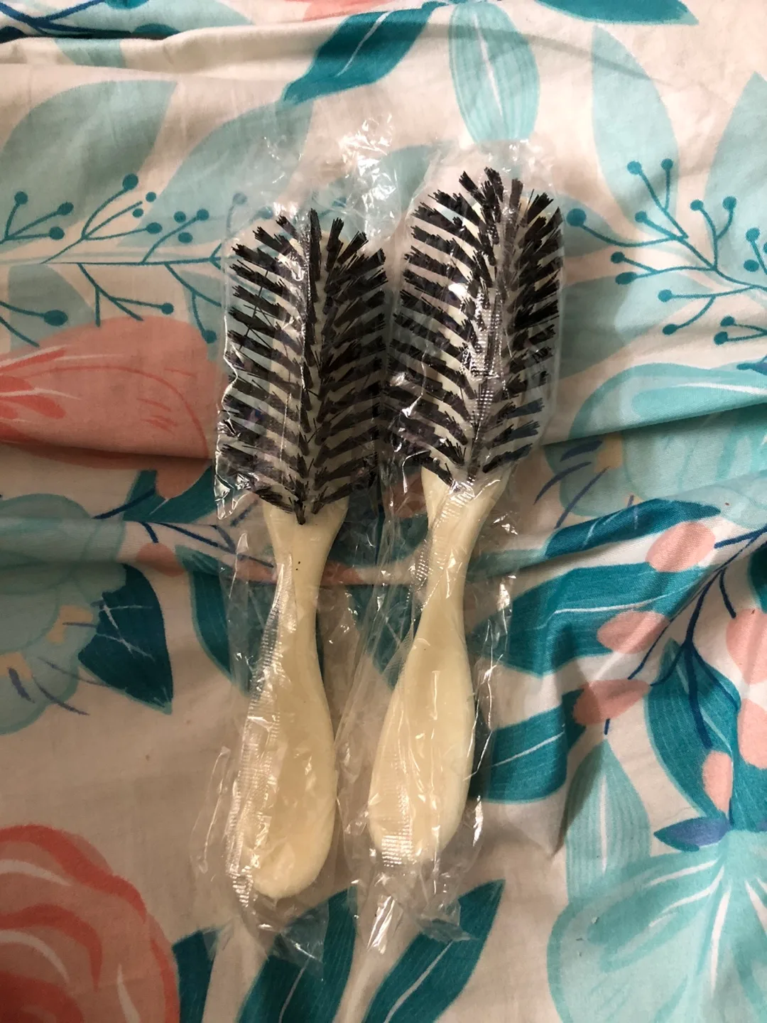 New Round Hair Brushes (Set of 2) thumbnail