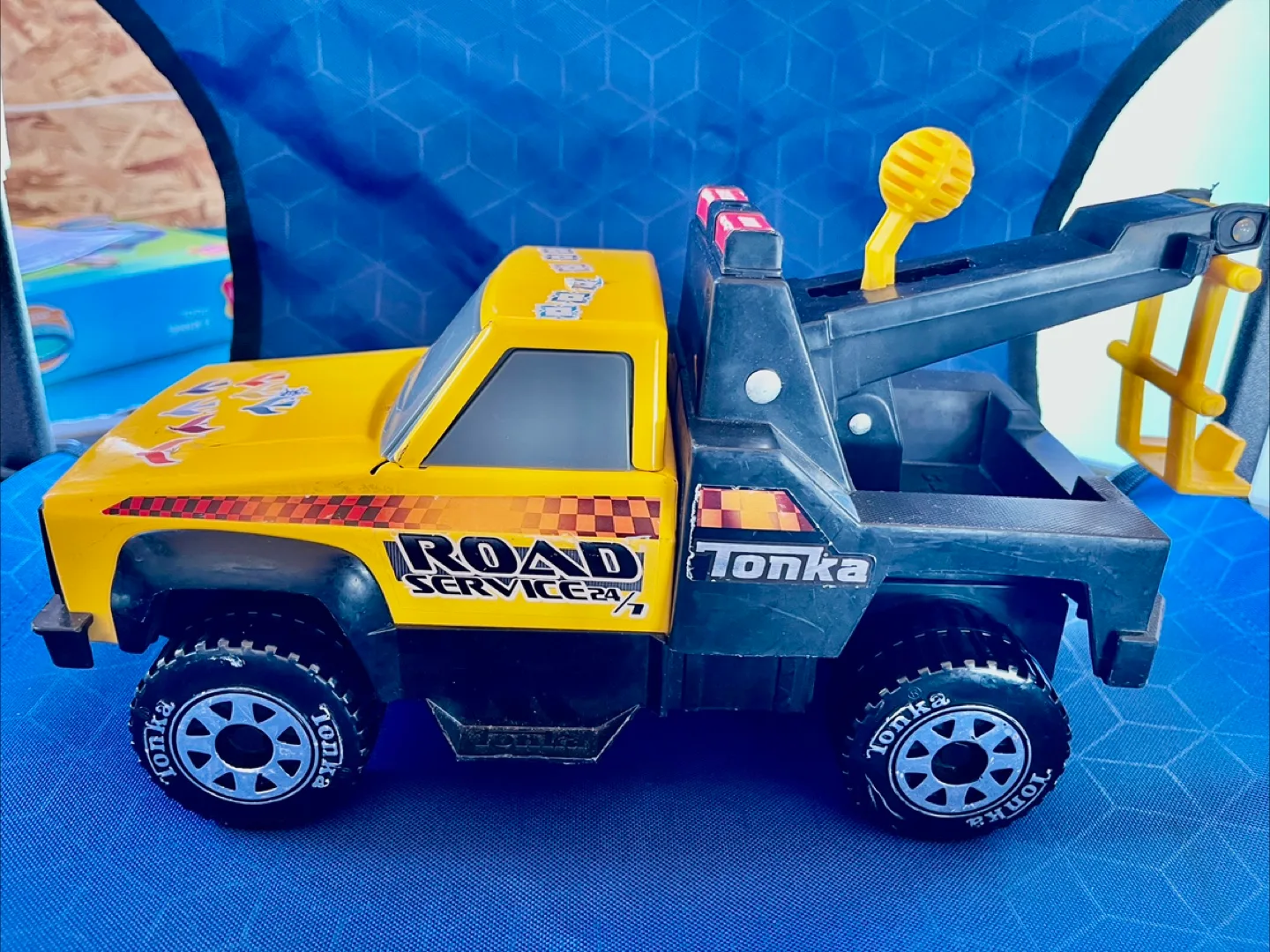 Tonka Road Service 24/7 Tow Truck image indicator(2)