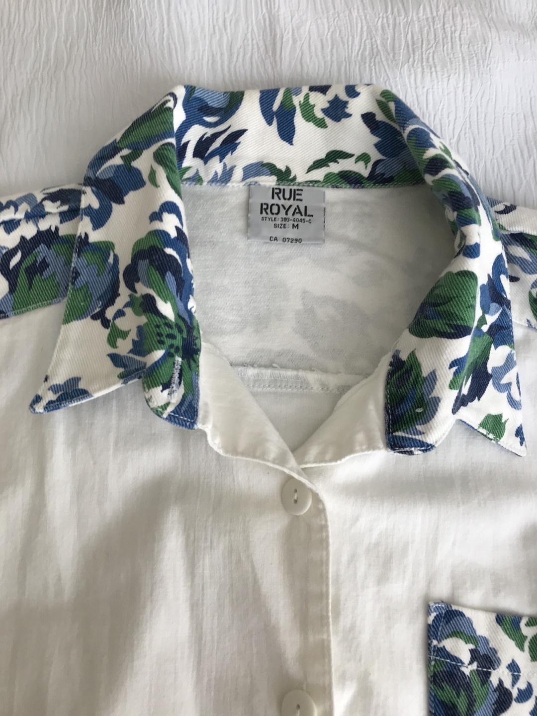 Rue Royal White Floral Trim Button-Up - Size M