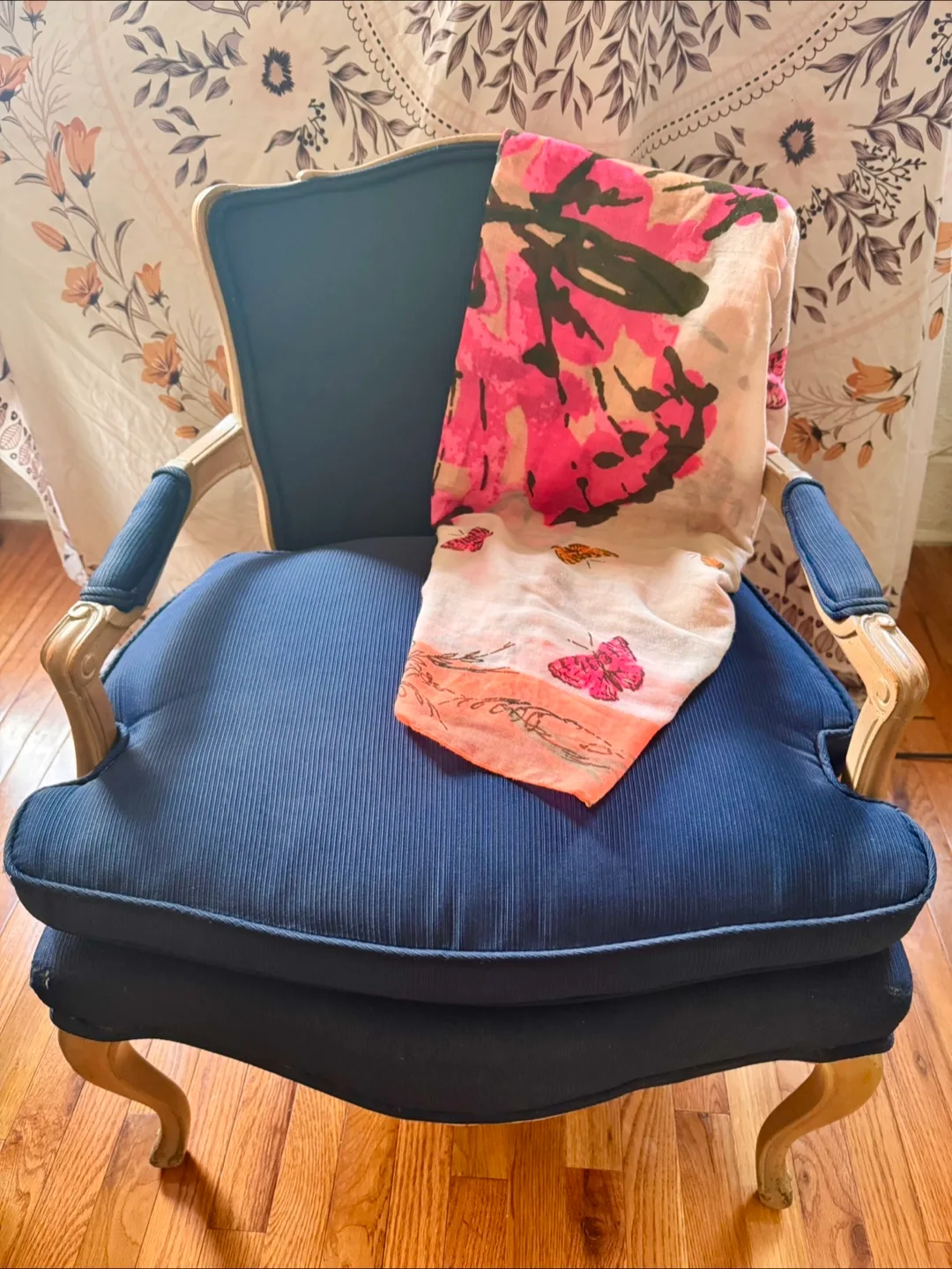 Vintage French-Style Navy Blue Armchair - Elegant Curved Legs thumbnail
