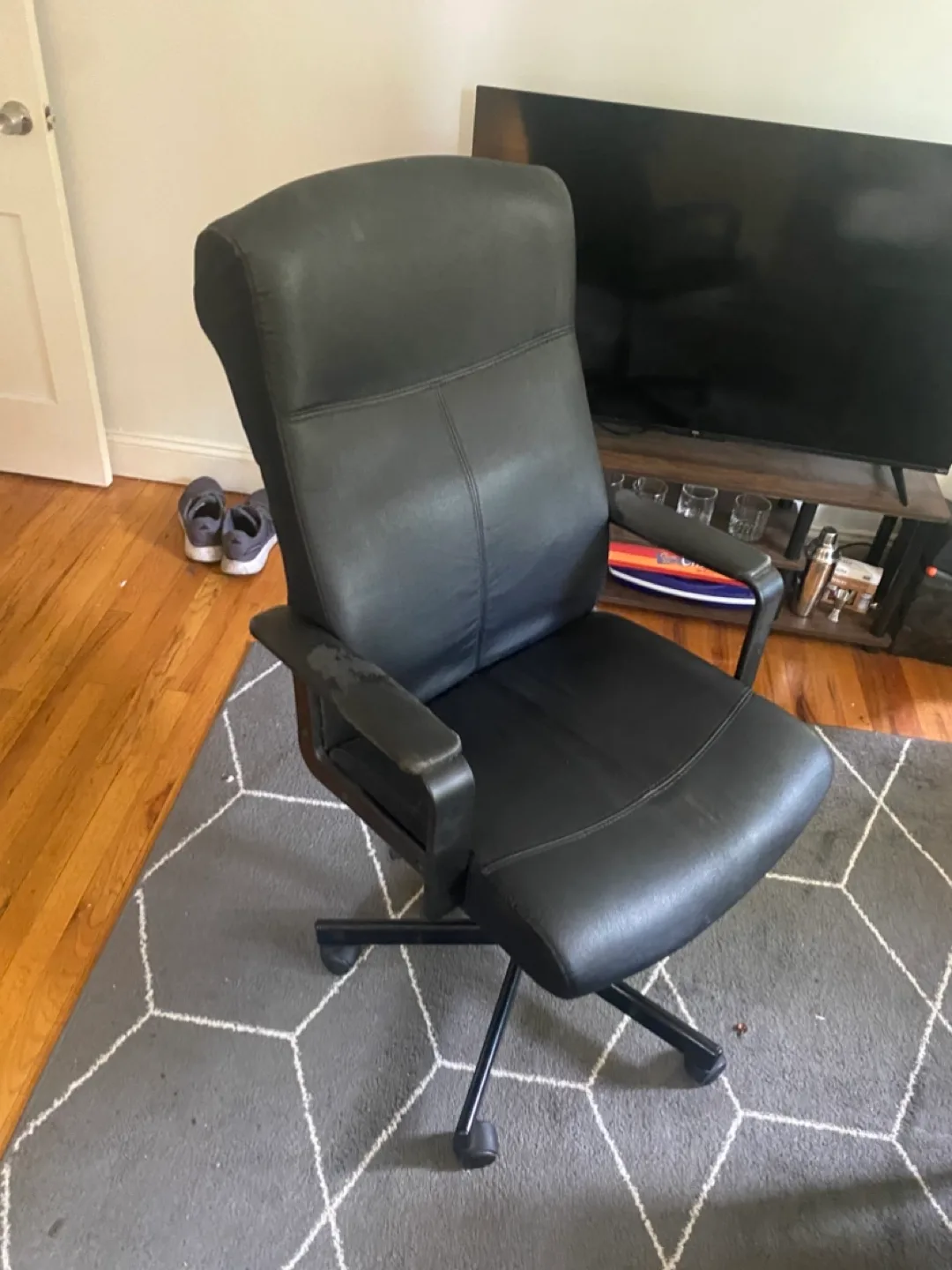 Black Office Chair - Gently Used thumbnail