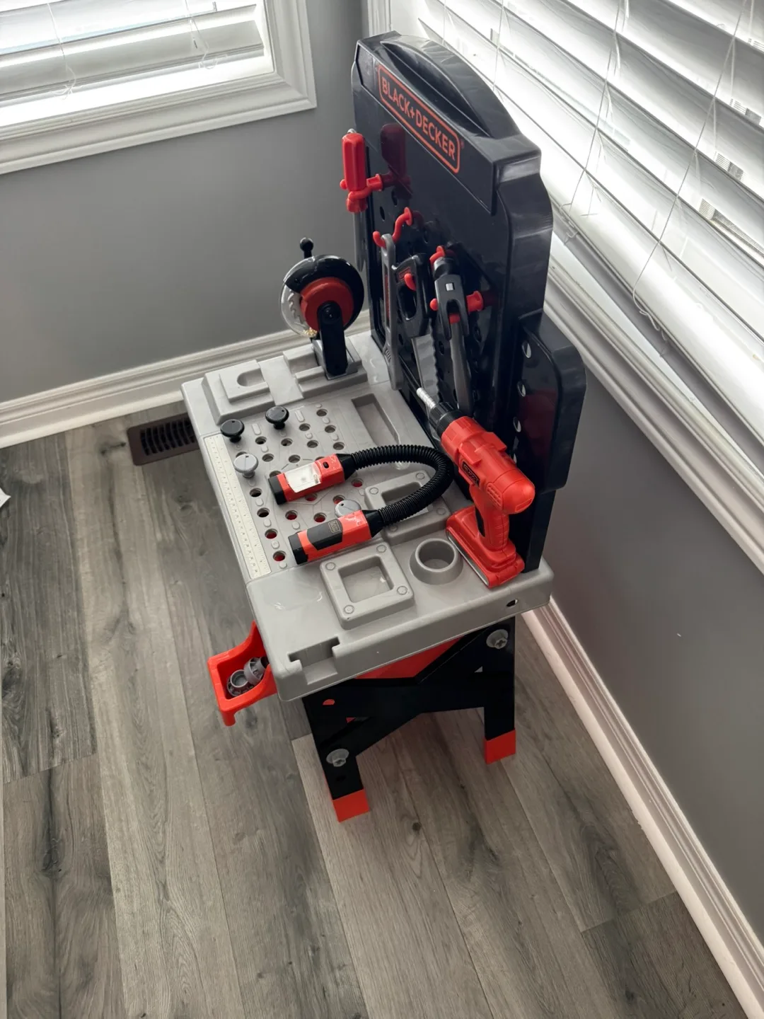 Black+Decker Pretend Play Workbench image indicator(3)