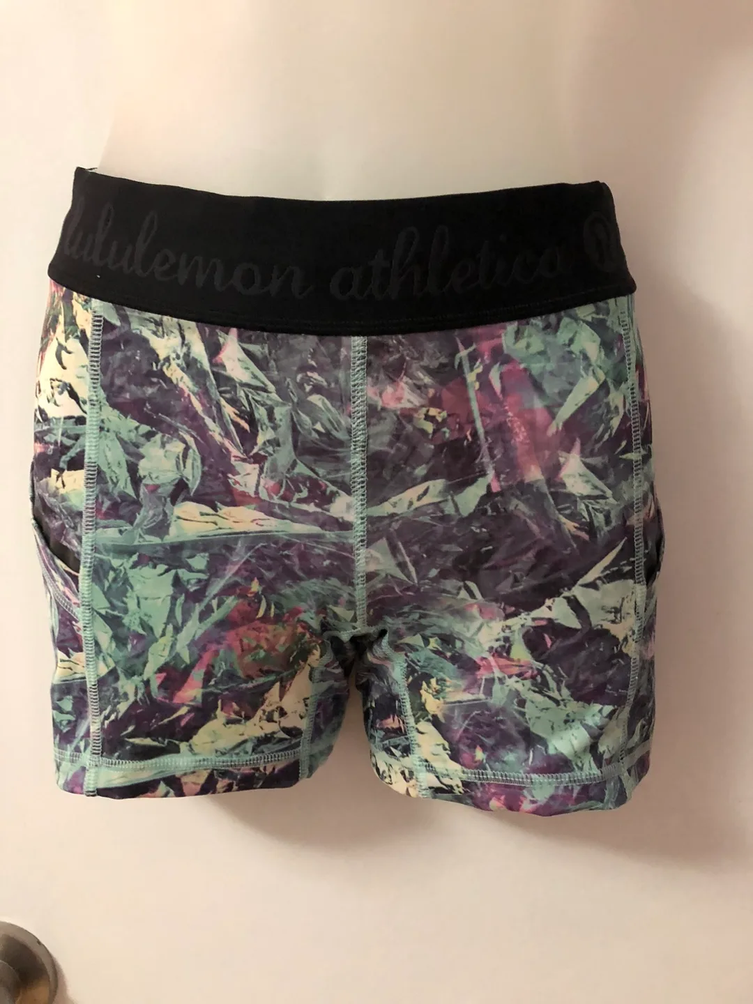 Lululemon Athletica Shorts sz4 thumbnail