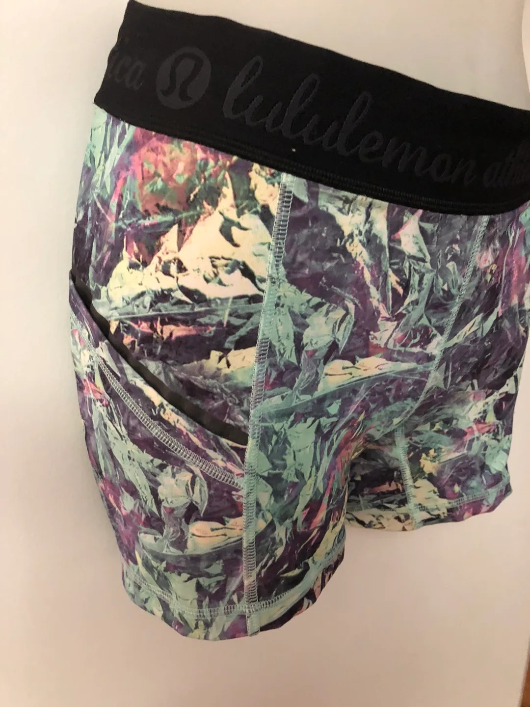 Lululemon Athletica Shorts sz4 image indicator(2)