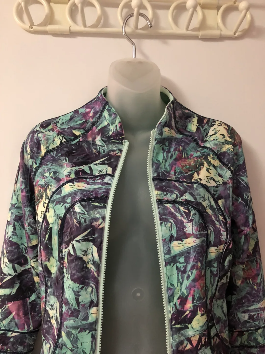 New Lululemon Define Athletica Jacket, Size 4 thumbnail