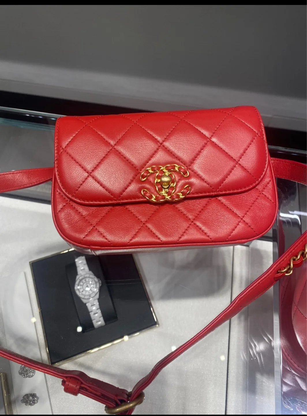 Chanel Red Quilted Leather Shoulder Bag thumbnail