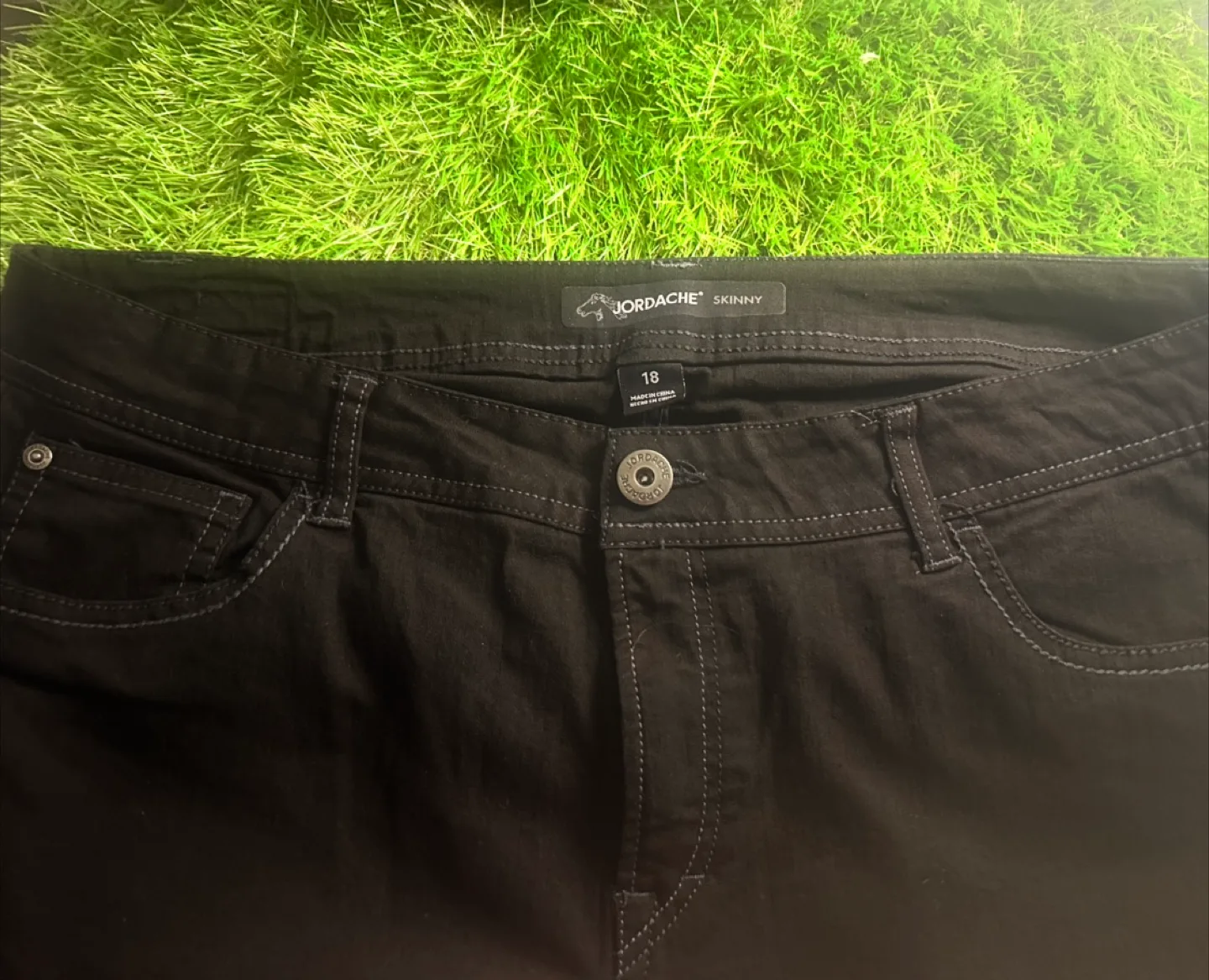 😎Jordache Skinny Black Jeans Size 18 image indicator(2)