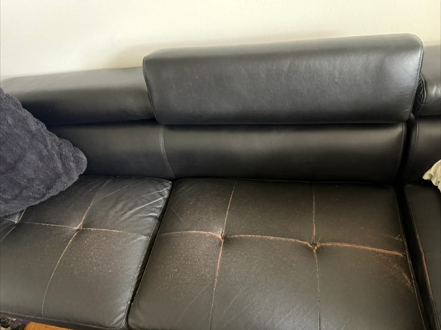 Black Leather Sectional Sofa image indicator(3)