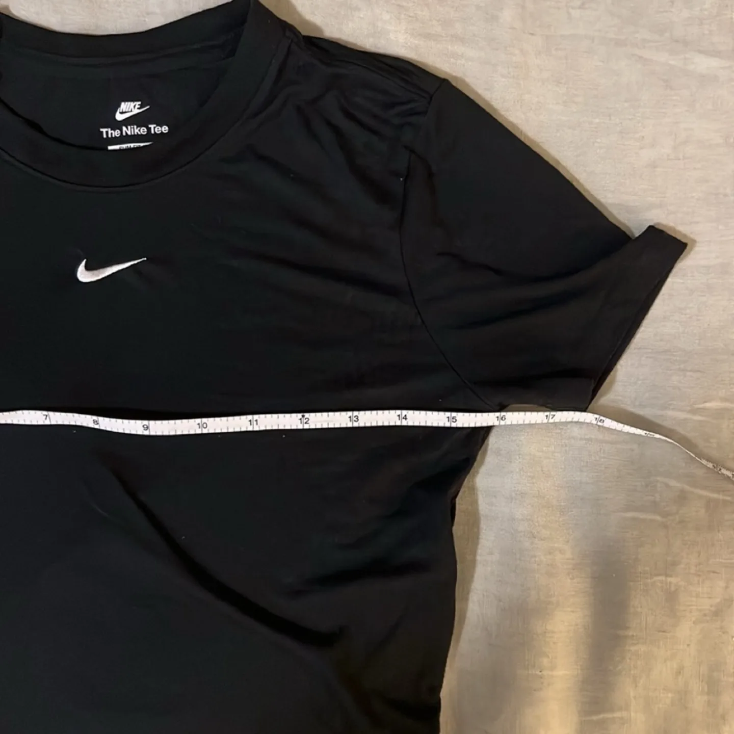 The Nike Cropped Tee - size medium image indicator(2)