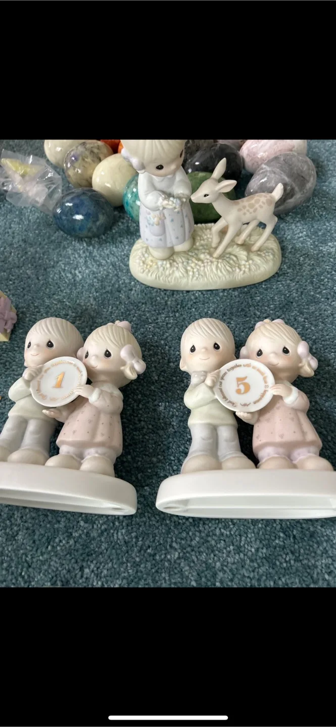 Precious Moments Figurines & Music Box image indicator(6)