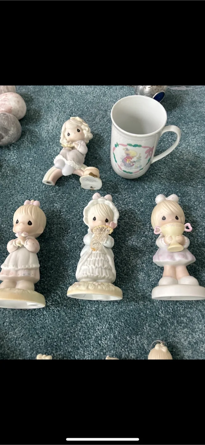 Precious Moments Figurines & Music Box image indicator(3)