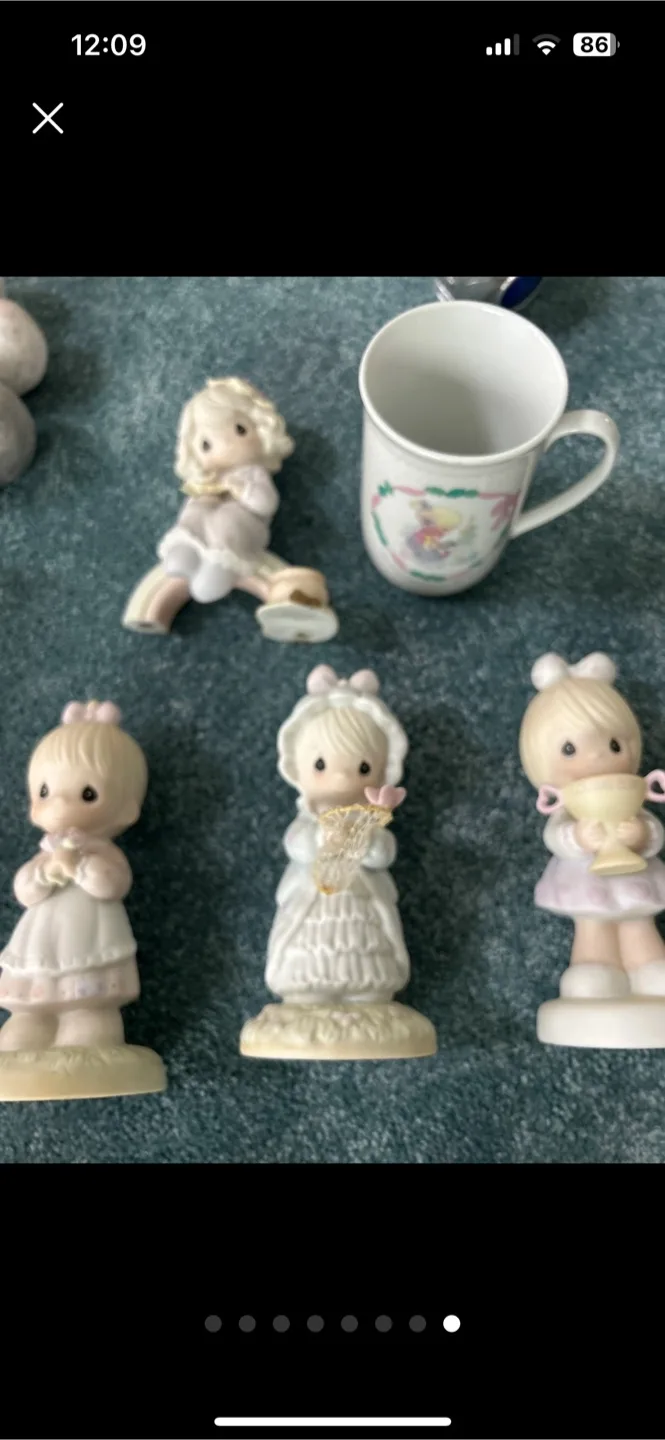 Precious Moments Figurines & Music Box image indicator(8)