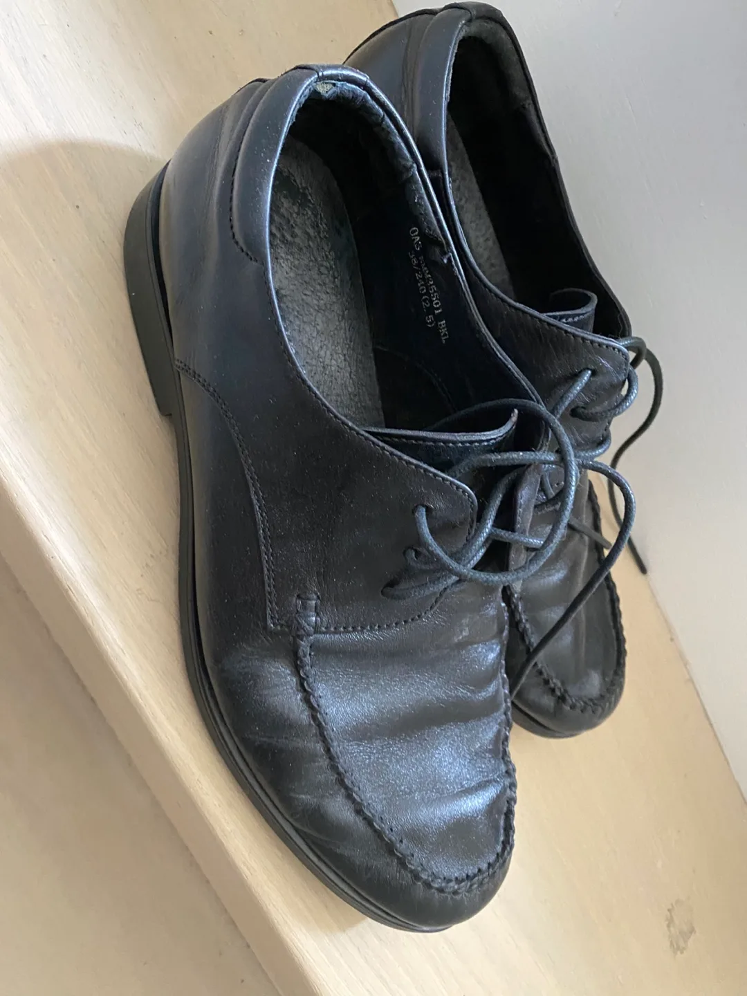 Le Saunda Men's Black Leather Shoes - Size 8 thumbnail